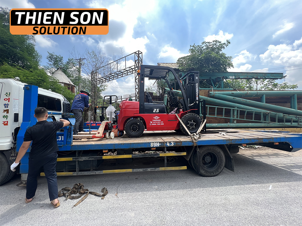 Vận chuyển xe nâng nhanh chóng đến tay khách hàng